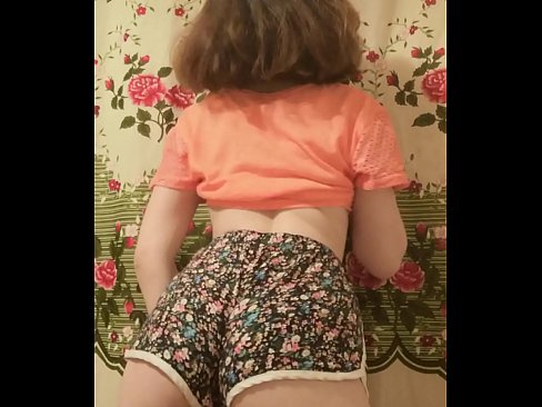 ❤️ Una ghjovana sexy si spoglia i pantaloncini davanti à a camera ️ Porno anale à co.taxiporec.top ️❤