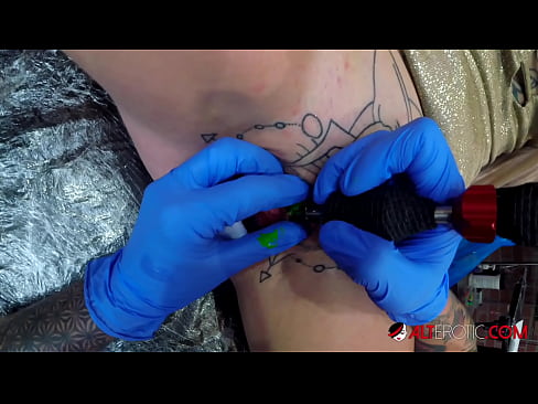 ❤️ Sully Savage, hottie estremamente tatuata, hà fattu un tatuatu nantu à u clitoris ️ Porno anale à co.taxiporec.top ️❤